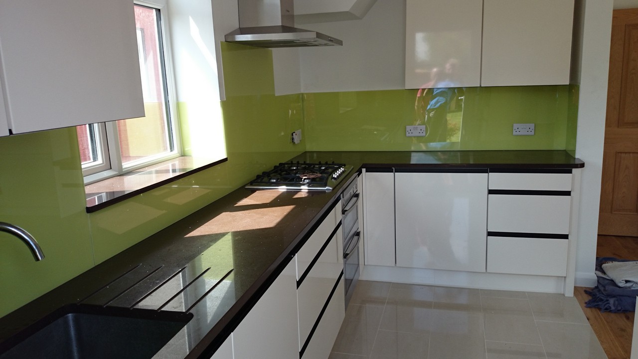 Lime green glass kitchen splashback installed by Deptford glaziers